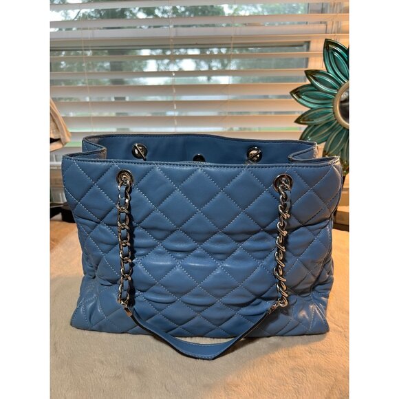 Michael Kors Quilted Blue Shoulder Bag With Chain Straps & MK Charm - Picture 4 of 15